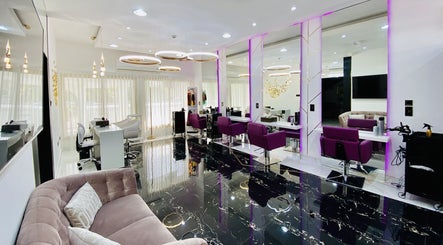 Salon 900 by Cocoona