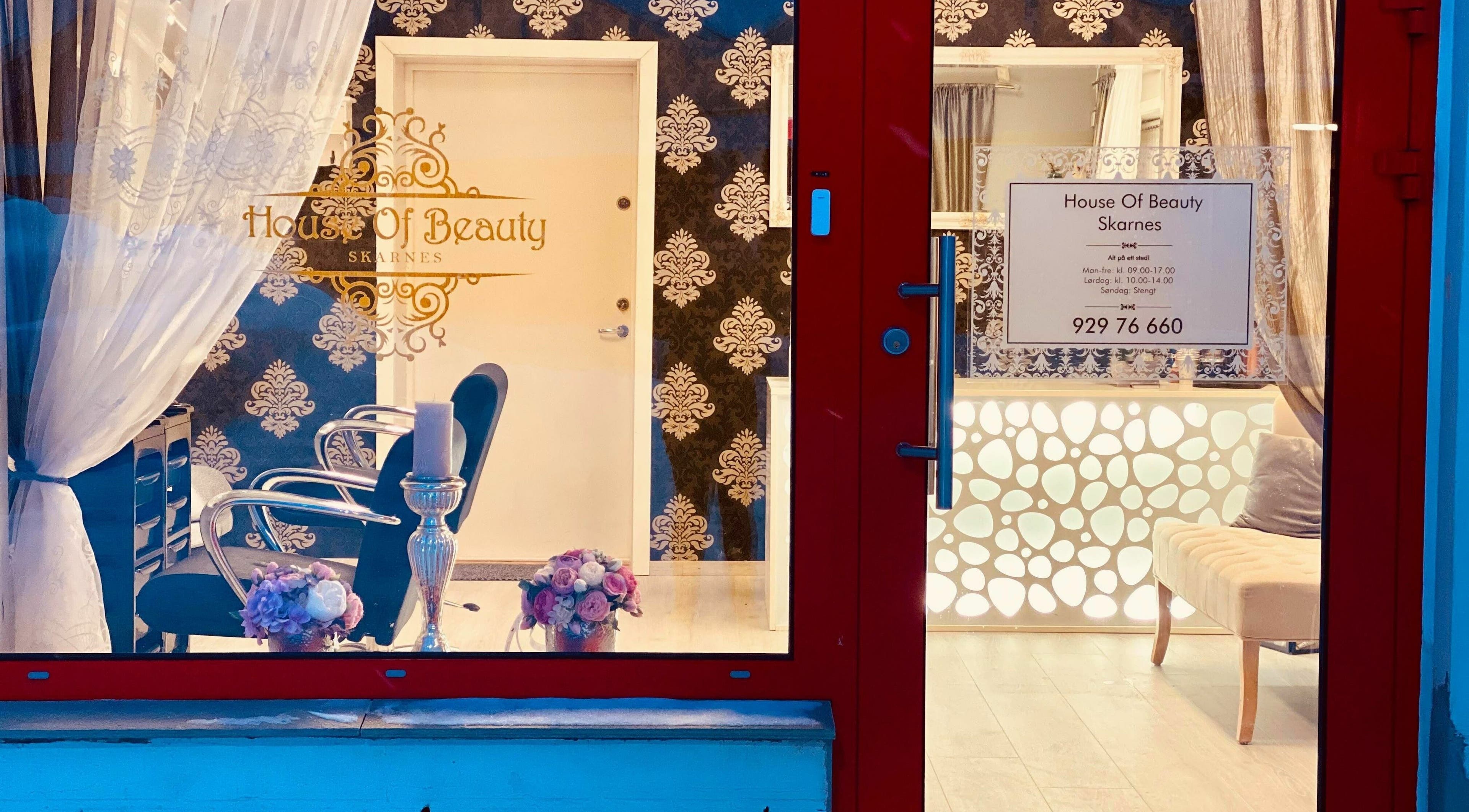 Inngang til House of Beauty Skarnes med stilfull dekor, Skarnes, Innlandet, NO.