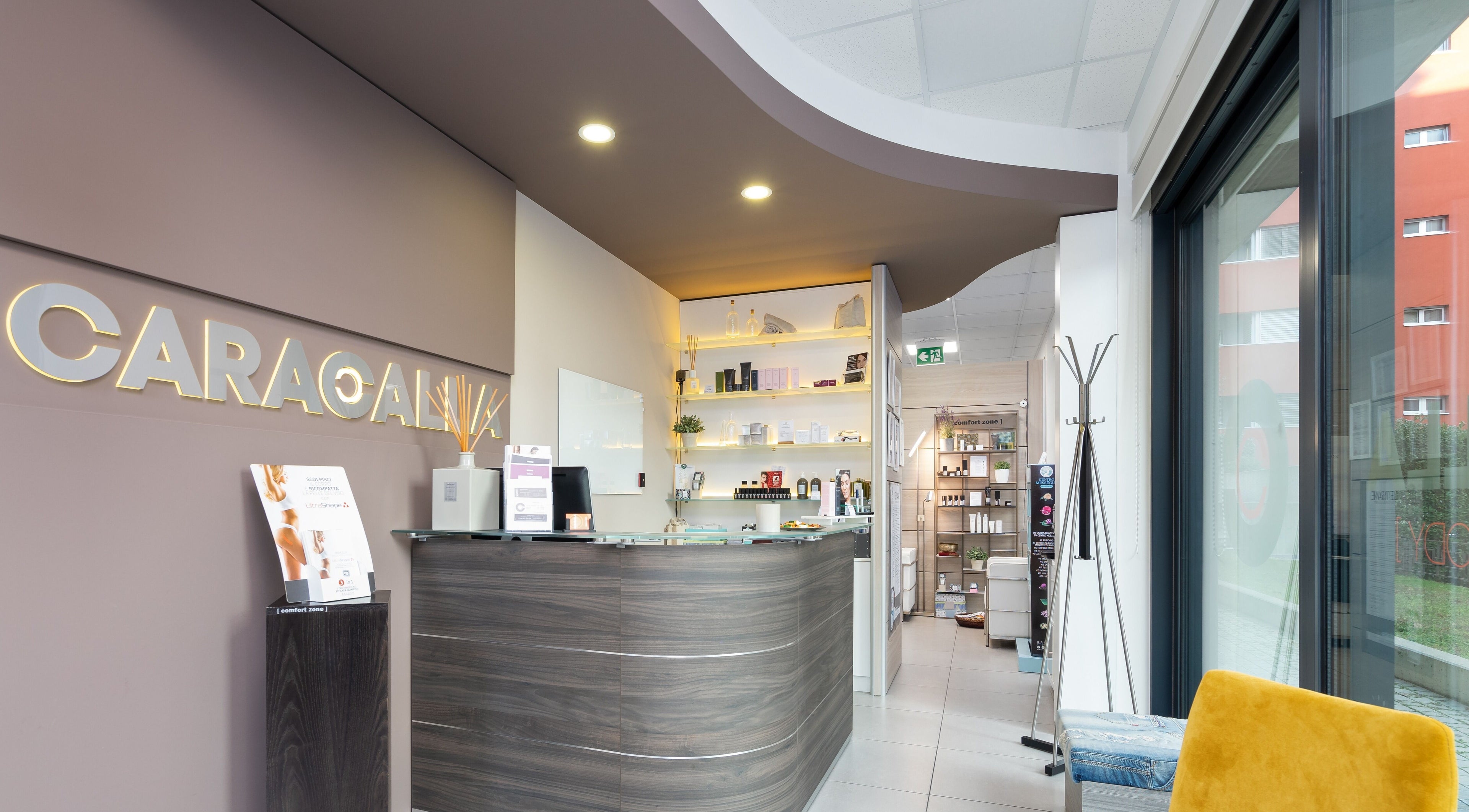 Reception moderna di Caracalla Estetica Avanzata - Centro Estetico Lugano, situato a Lugano, Ticino, CH.