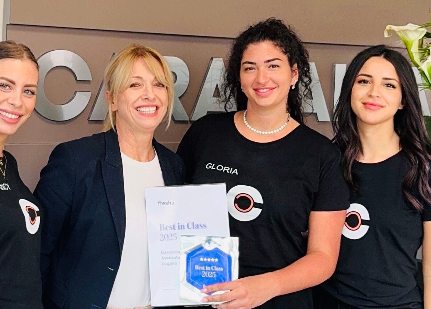 Il team di Caracalla Estetica Avanzata - Centro Estetico Lugano, Lugano, Ticino, CH festeggia con un premio.