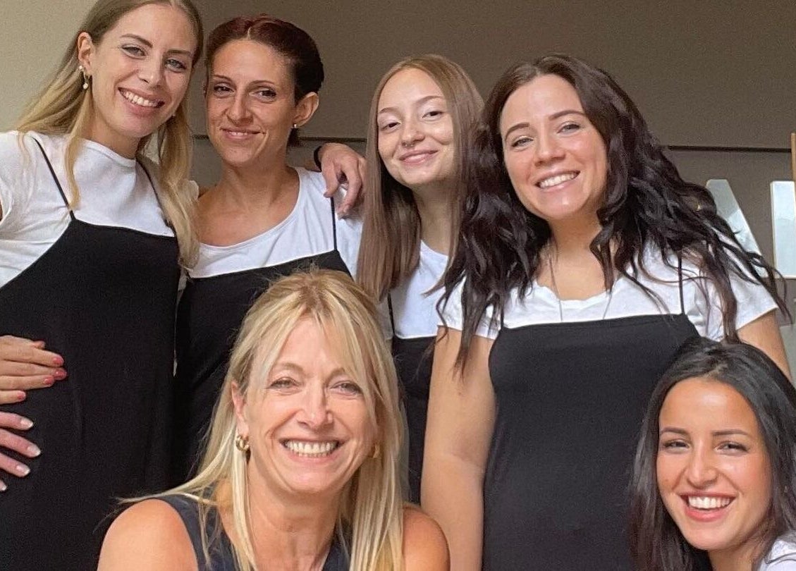 Staff sorridente al Caracalla Estetica Avanzata - Centro Estetico Lugano, Ticino, CH, pronto ad accogliere clienti.