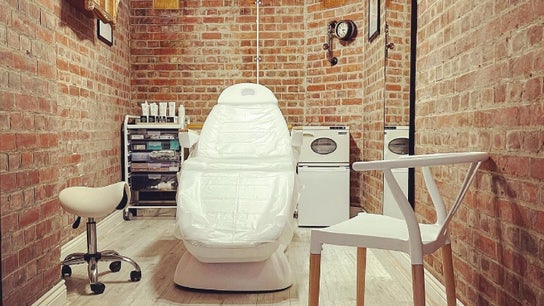 Cozy treatment room at Harlowes & Sophie Rae Medical, Sandwich. Located in Sandwich, England, GB.