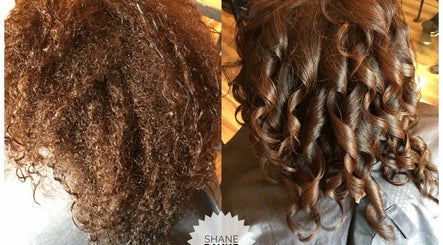 Shane Does Hair – obraz 2