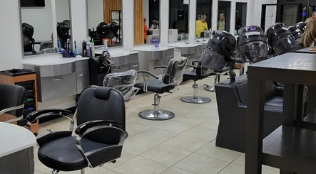 Salon of Pembroke Pines