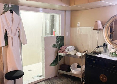 Relaxing spa room at Fleuri Beauty and Spa in Markham, Ontario, CA, featuring a robe and towels.