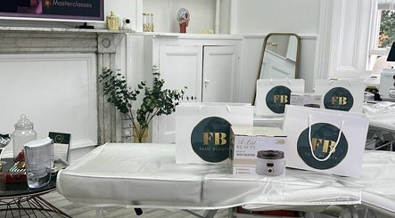 Faux Beauty Clinic - Crawley treatments and training Bild 2