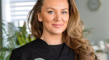 Faux Beauty - Treatments & Training Oxted