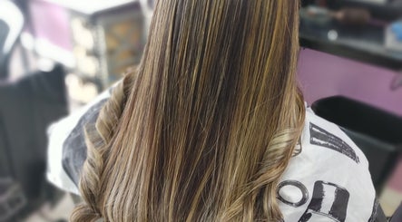 Desiree Beauty Salon llC изображение 2