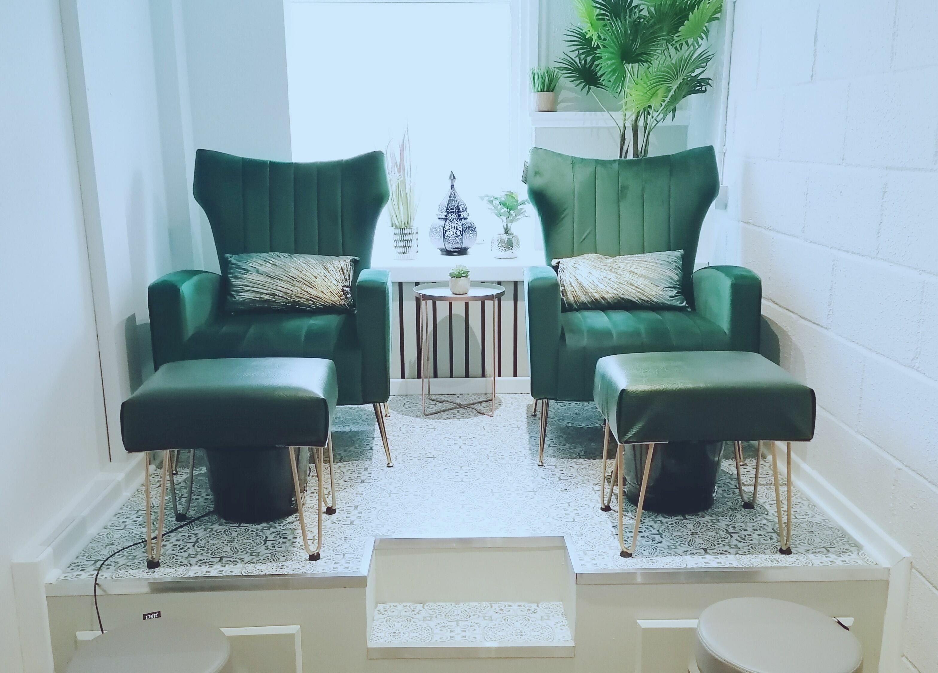 Luxurious green chairs at Skin Unique ltd, Dalgety Bay, Scotland, GB for a relaxing beauty experience.