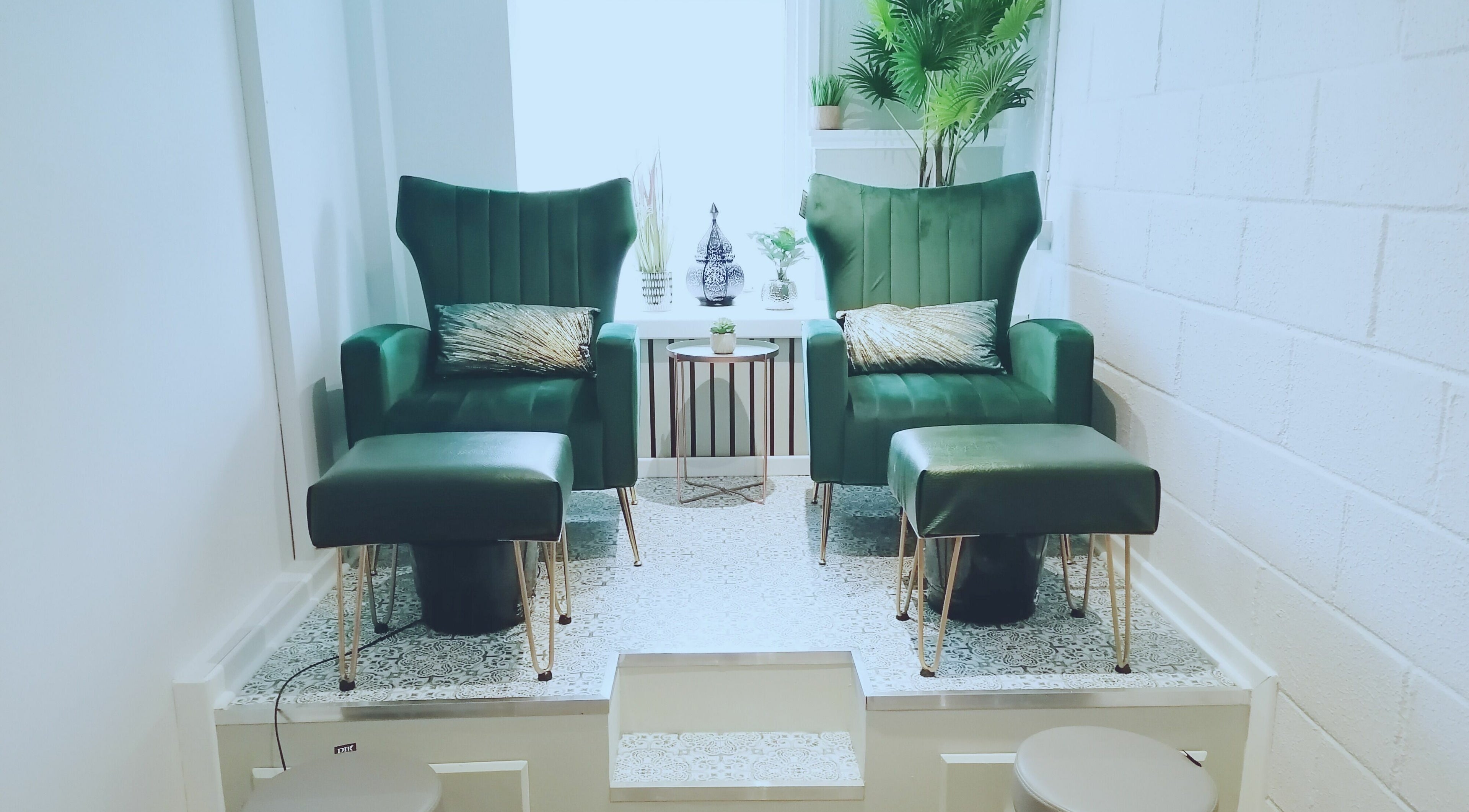 Luxurious green chairs at Skin Unique ltd, Dalgety Bay, Scotland, GB for a relaxing beauty experience.