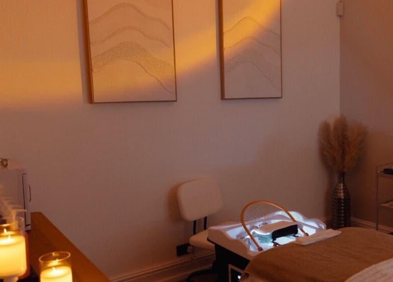 Tranquil spa room at The Head Spa Retford LTD, Retford, England, GB with candles and soft lighting.