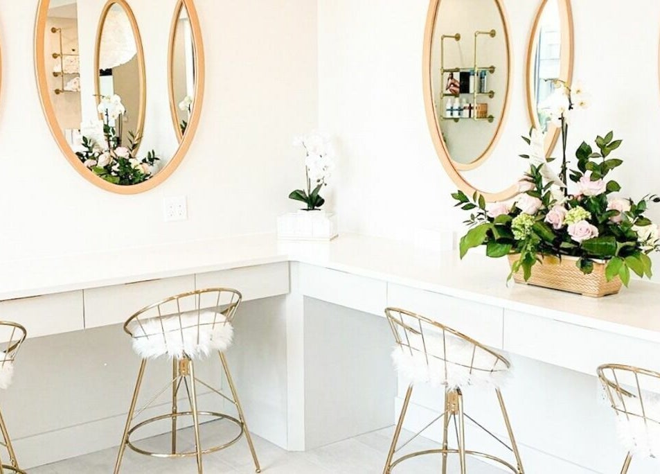 Sophisticated beauty setup at Elixir Beauty Mixology in Niagara Falls, Ontario, CA with elegant mirrors and flowers.
