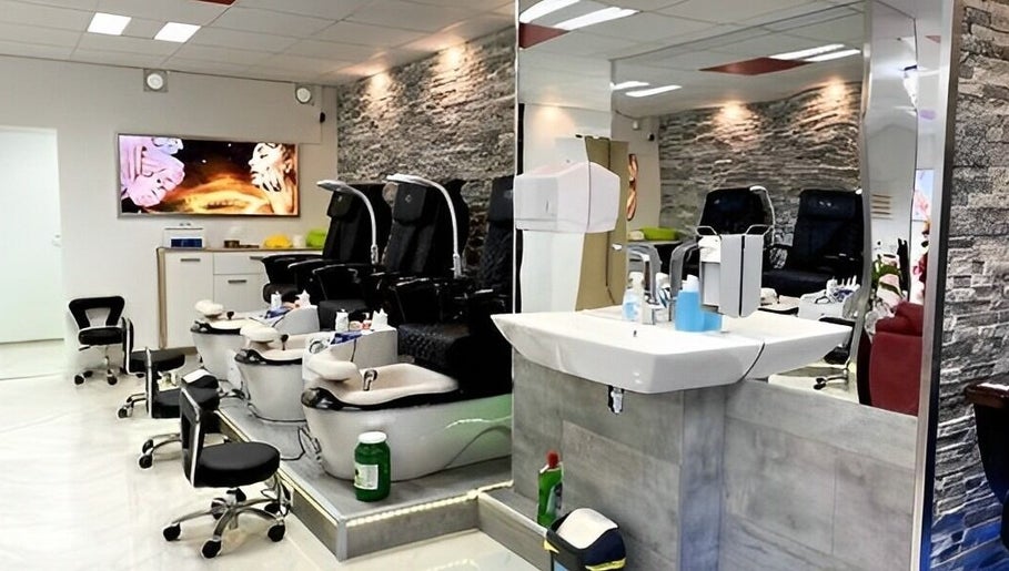 DUVI Nails Salon, bilde 1