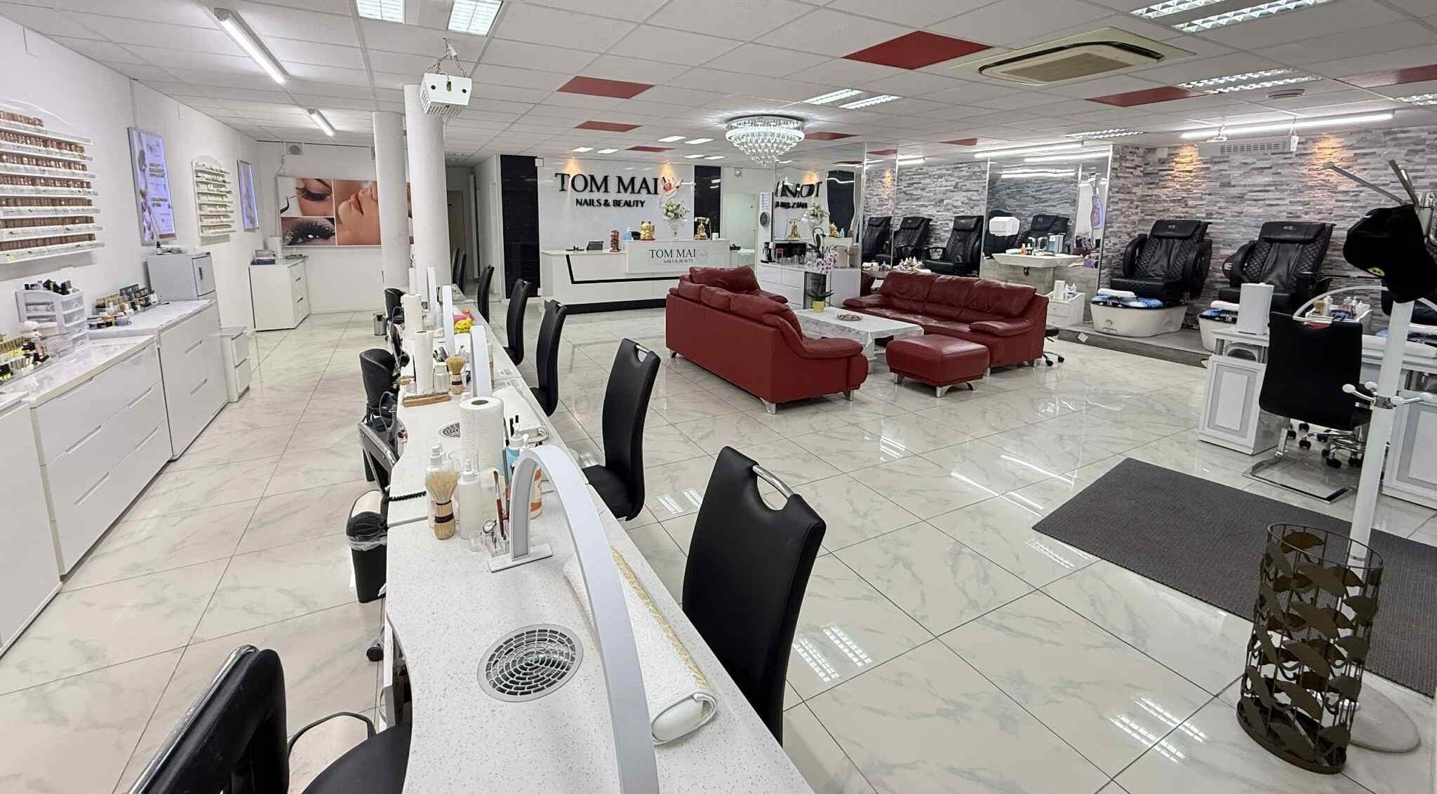 Innenansicht von TomMai Nails&Beauty in Chur, Graubünden, CH mit moderner Gestaltung und luxuriöser Einrichtung.