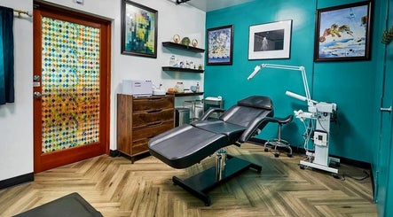 Surreal Salon Suites image 3