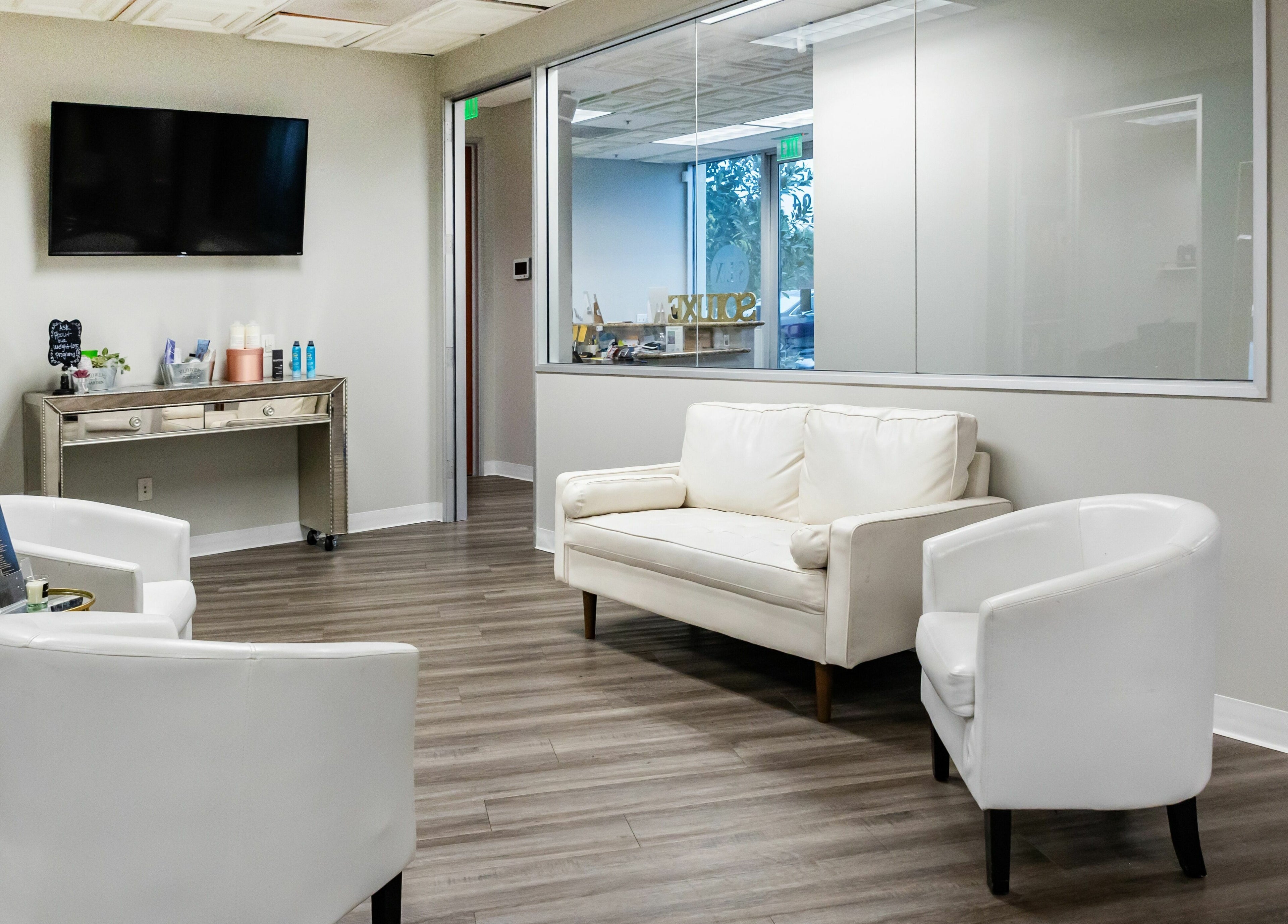 Cozy seating area in So Luxe Salon, Rancho Cucamonga, California, US with modern decor and a welcoming atmosphere.