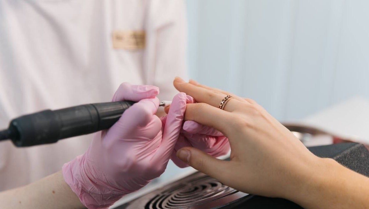 Манікюр у BloomBar, ТЕРНОПІЛЬ, Тернопільська область, UA. Професійний догляд та обслуговування.