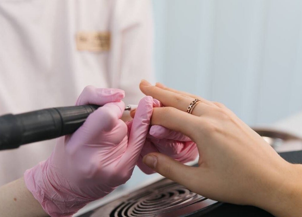 Манікюр у BloomBar, ТЕРНОПІЛЬ, Тернопільська область, UA. Професійний догляд та обслуговування.