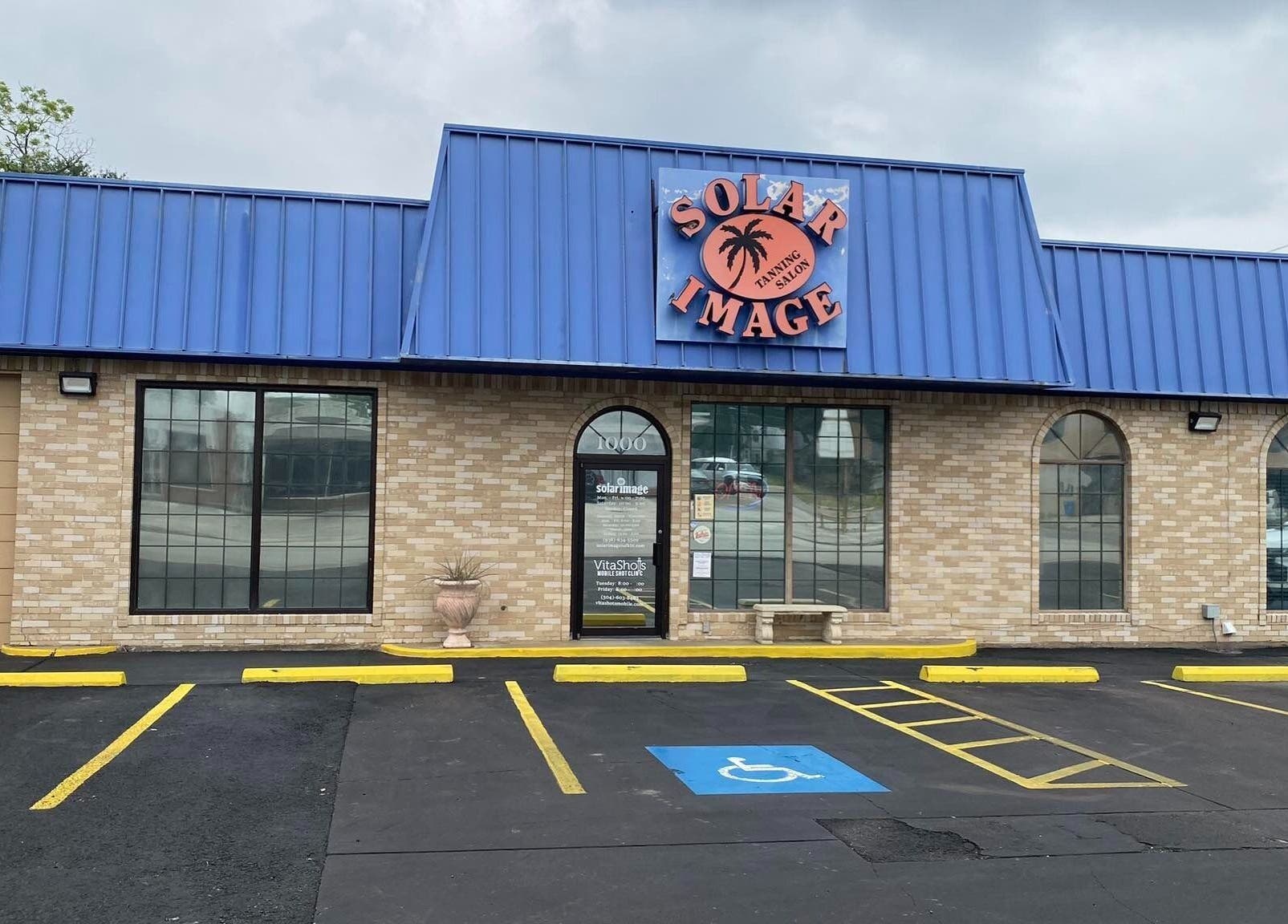Front view of Solar Image, a beauty and wellness venue in Lufkin, Texas, US with a distinctive blue roof.