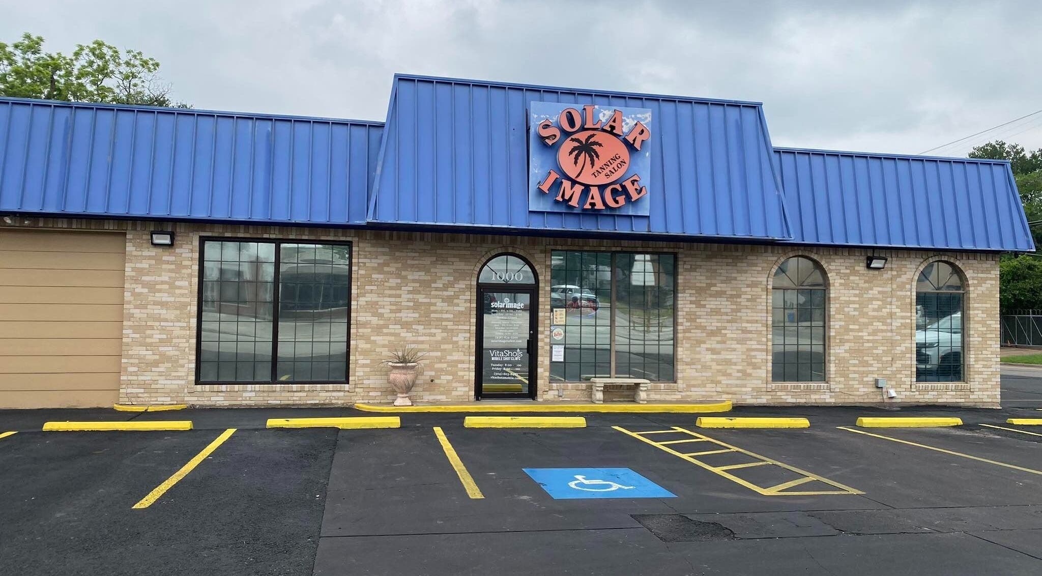 Front view of Solar Image, a beauty and wellness venue in Lufkin, Texas, US with a distinctive blue roof.