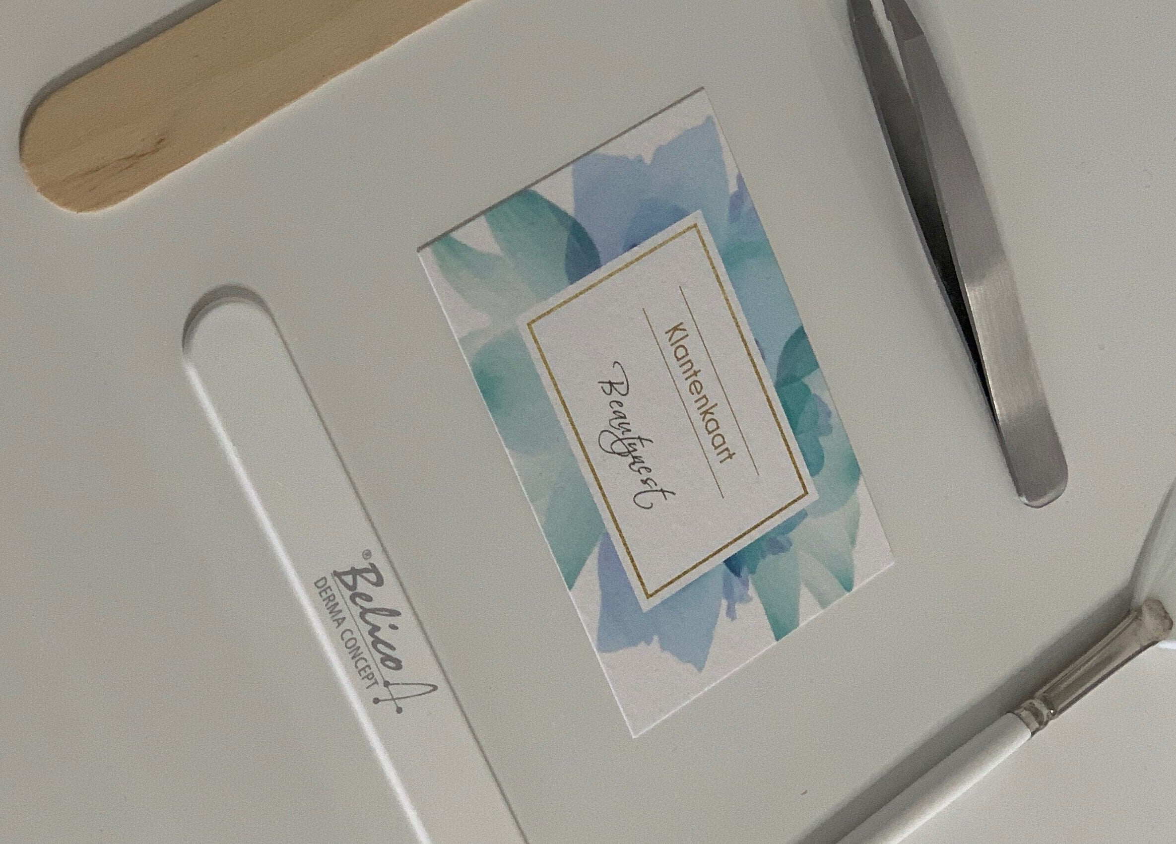 Verzorgingsinstrumenten bij Beautynest in Herent, Vlaanderen, BE voor ultieme schoonheidsbehandelingen.