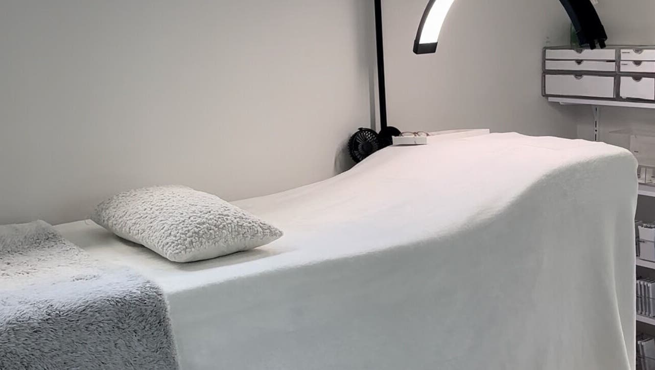 Relaxing spa bed at Envious Lashes in Coomera, Queensland, AU; perfect for beauty treatments.