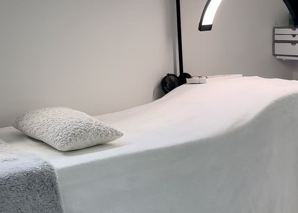 Relaxing spa bed at Envious Lashes in Coomera, Queensland, AU; perfect for beauty treatments.