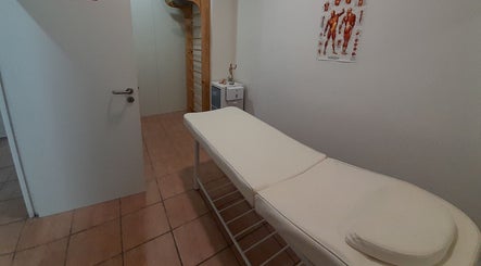 Sala de tratamento em Cor Purpura - Ovar, São João de Ovar, Aveiro, PT. Design moderno e acolhedor.