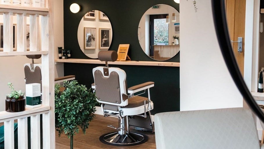 You Hair Salon изображение 1