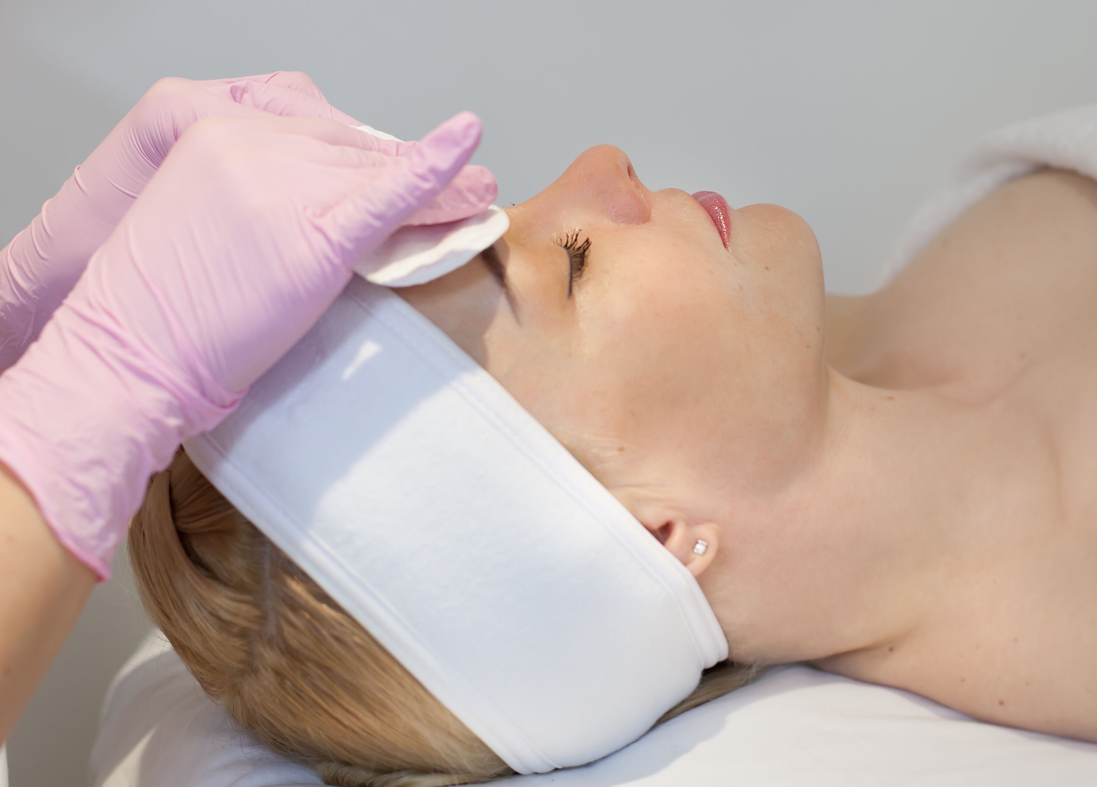 Relaxing facial treatment at Oxygen Beauty London, located in London, England, GB.