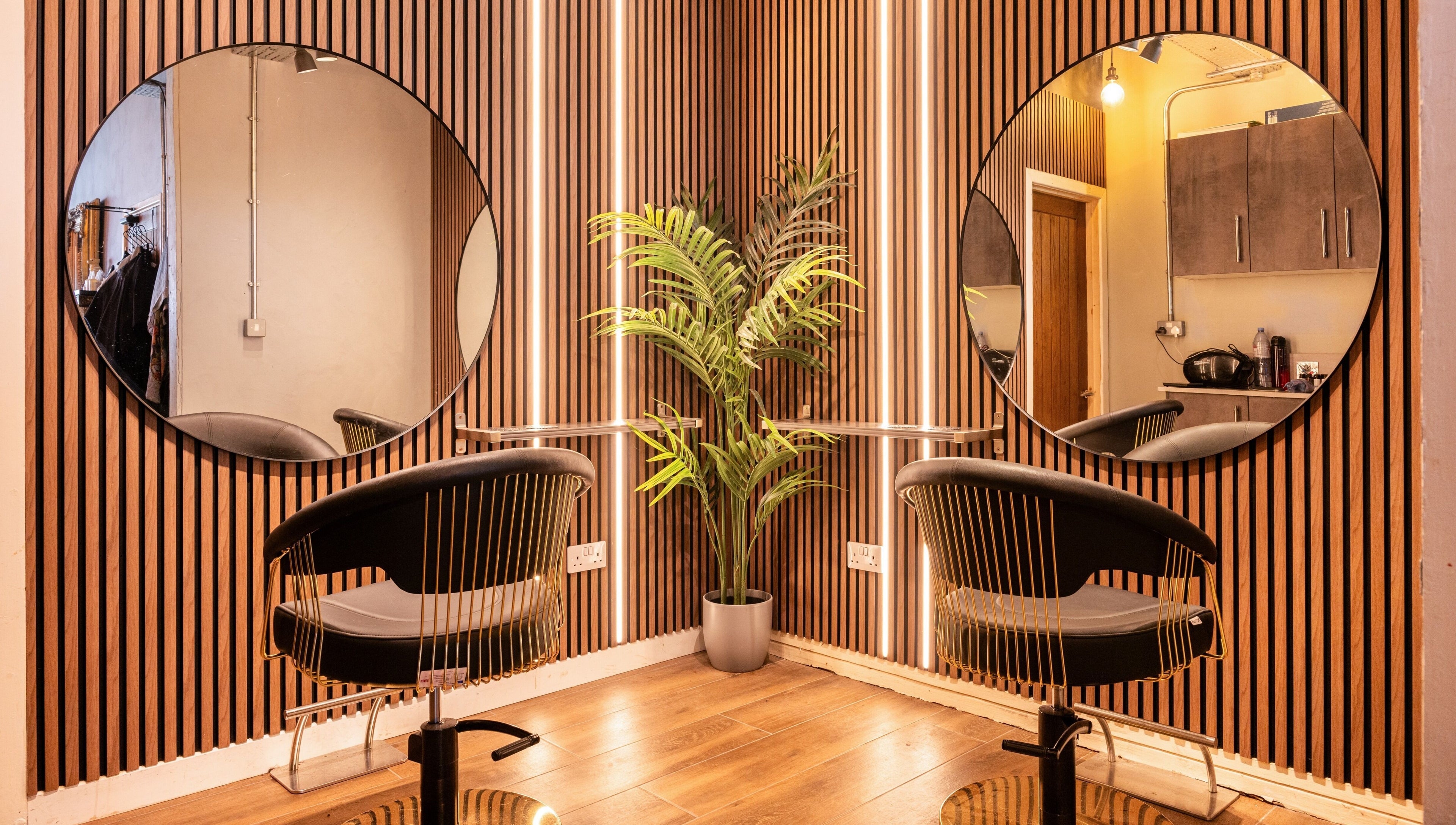 Stylish hair styling station at Glam Factory, Nuneaton, England, GB with circular mirrors and modern decor.