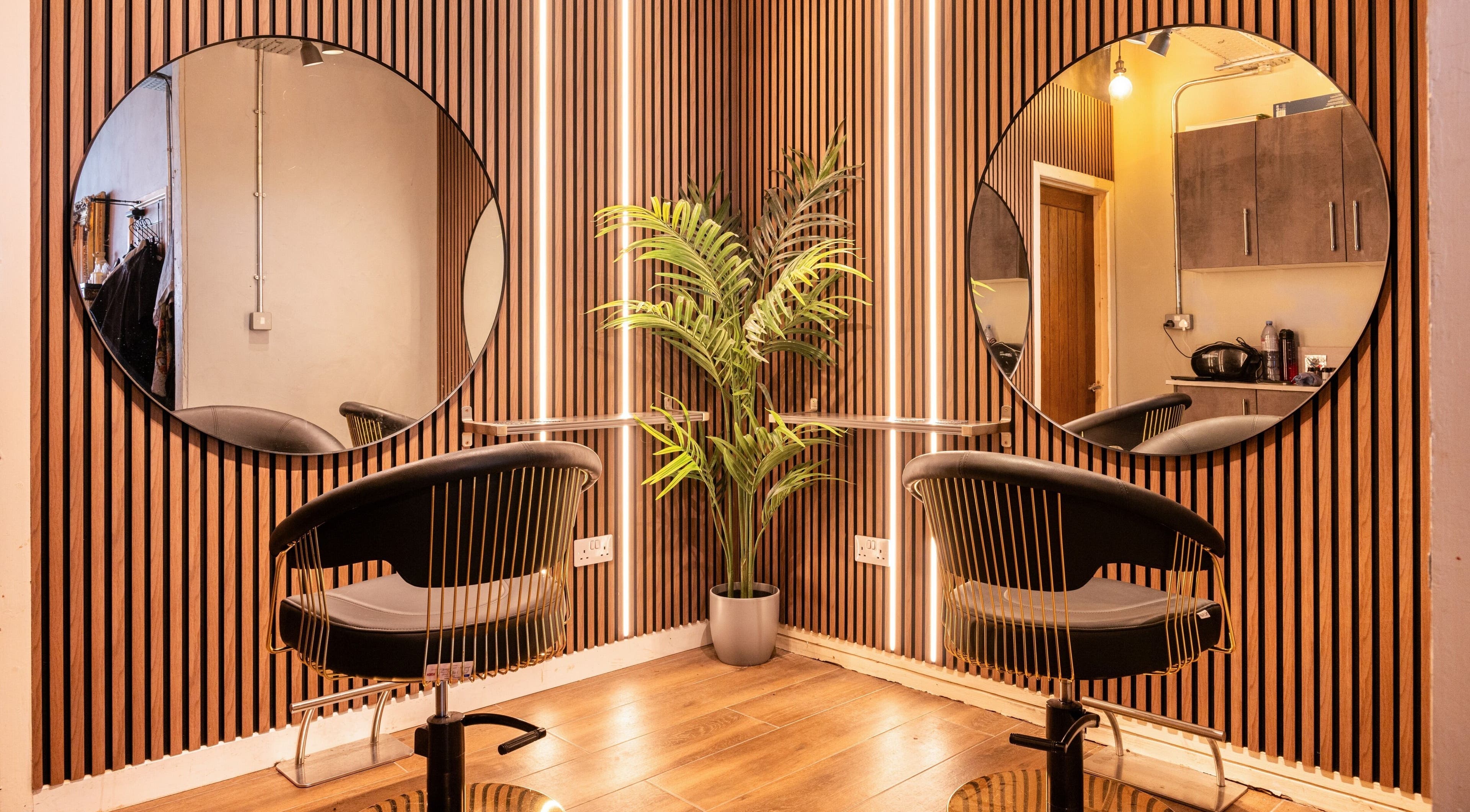 Stylish hair styling station at Glam Factory, Nuneaton, England, GB with circular mirrors and modern decor.