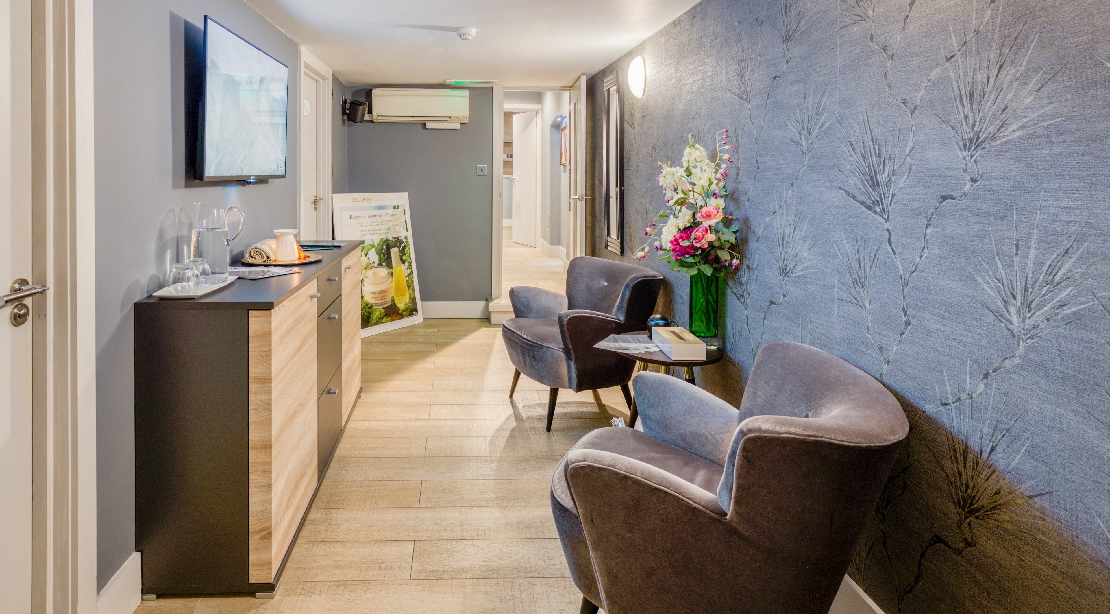 Chic lounge area with floral decor at Apple & Eve, London, England, GB offering a relaxing atmosphere.