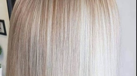 Mantra Hair image 3