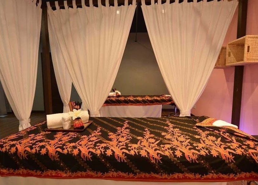 Massage table with elegant decor at Bondahaven Spa Bangi, Bandar Puteri Bangi, Selangor, MY.