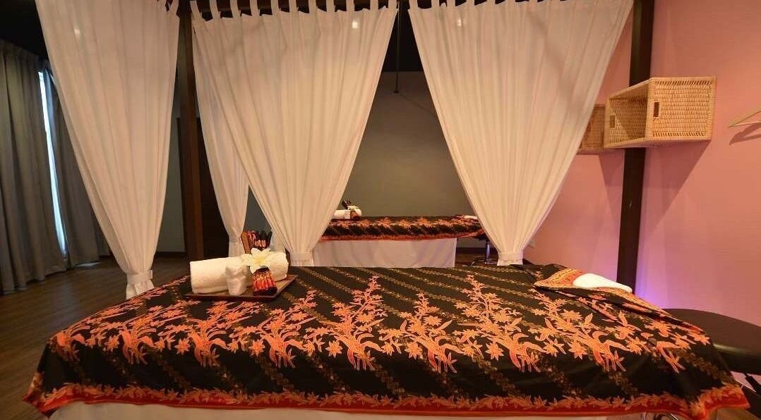 Massage table with elegant decor at Bondahaven Spa Bangi, Bandar Puteri Bangi, Selangor, MY.