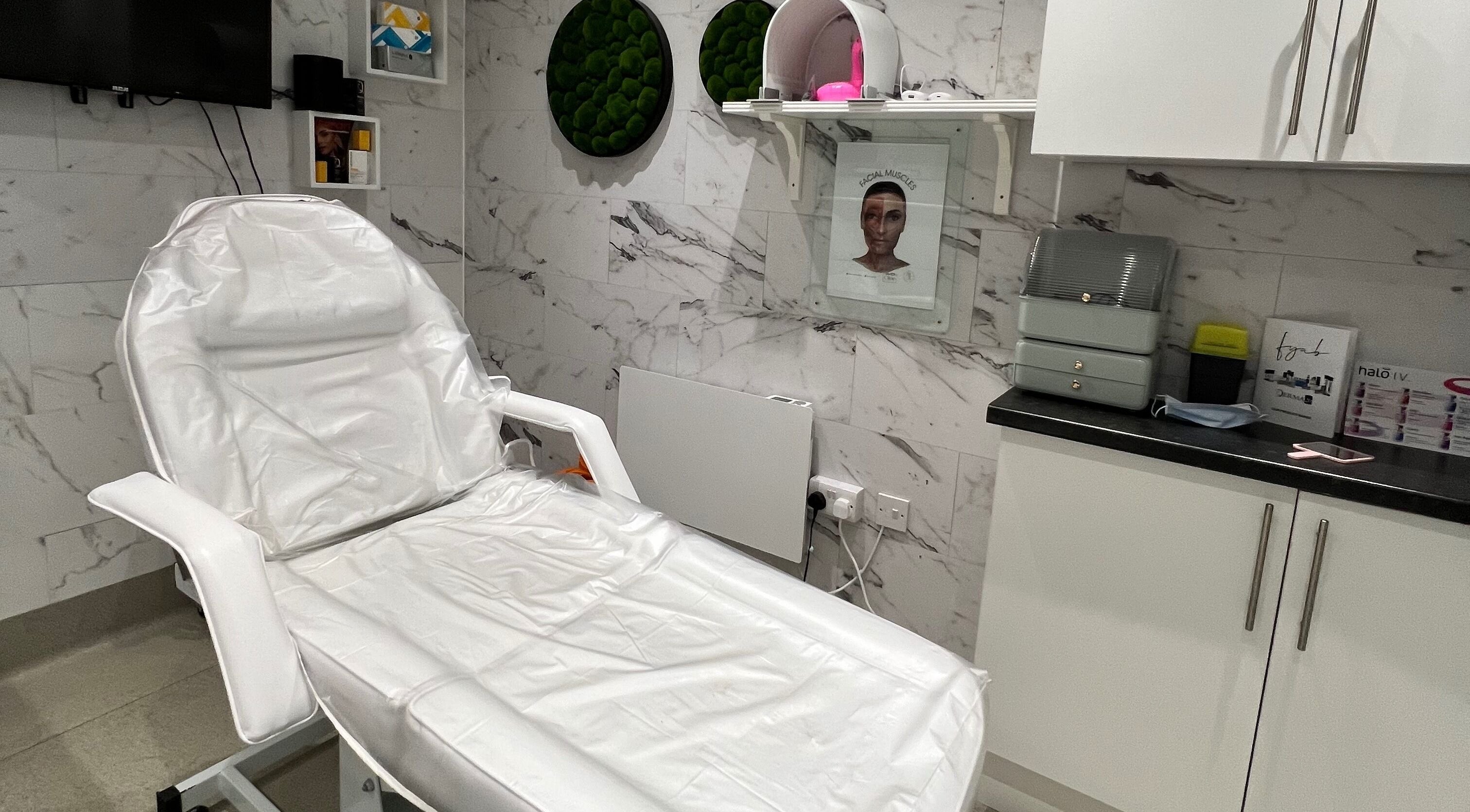 Modern treatment room at Trad-itional Beauty by Marta, Southampton, England, GB with a white therapy chair.