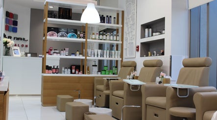 Dial A Nail - Downtown | Hair Services 3paveikslėlis