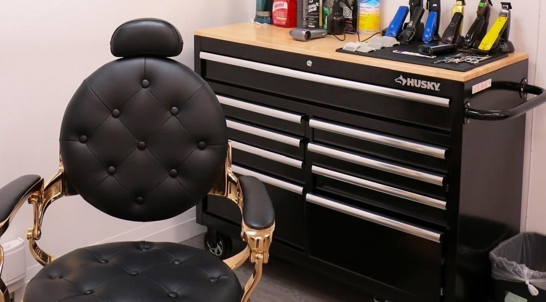 Luxurious salon chair and tool station at Master Cuts, Oshawa, Ontario, CA offering premium grooming.