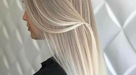 Edge Cut, Colour, & Beauty зображення 2