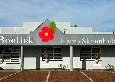 Front view of Mariska @ Salon Sjiek Boetiek in Cape Town, Western Cape, ZA with its distinctive signage.