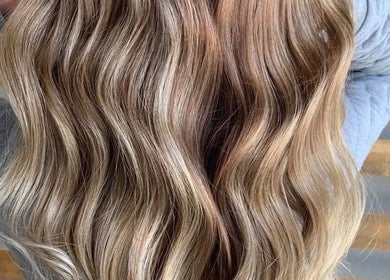 Luxurious golden blonde waves styled at Mariska @ Salon Sjiek Boetiek in Cape Town, Western Cape, ZA.