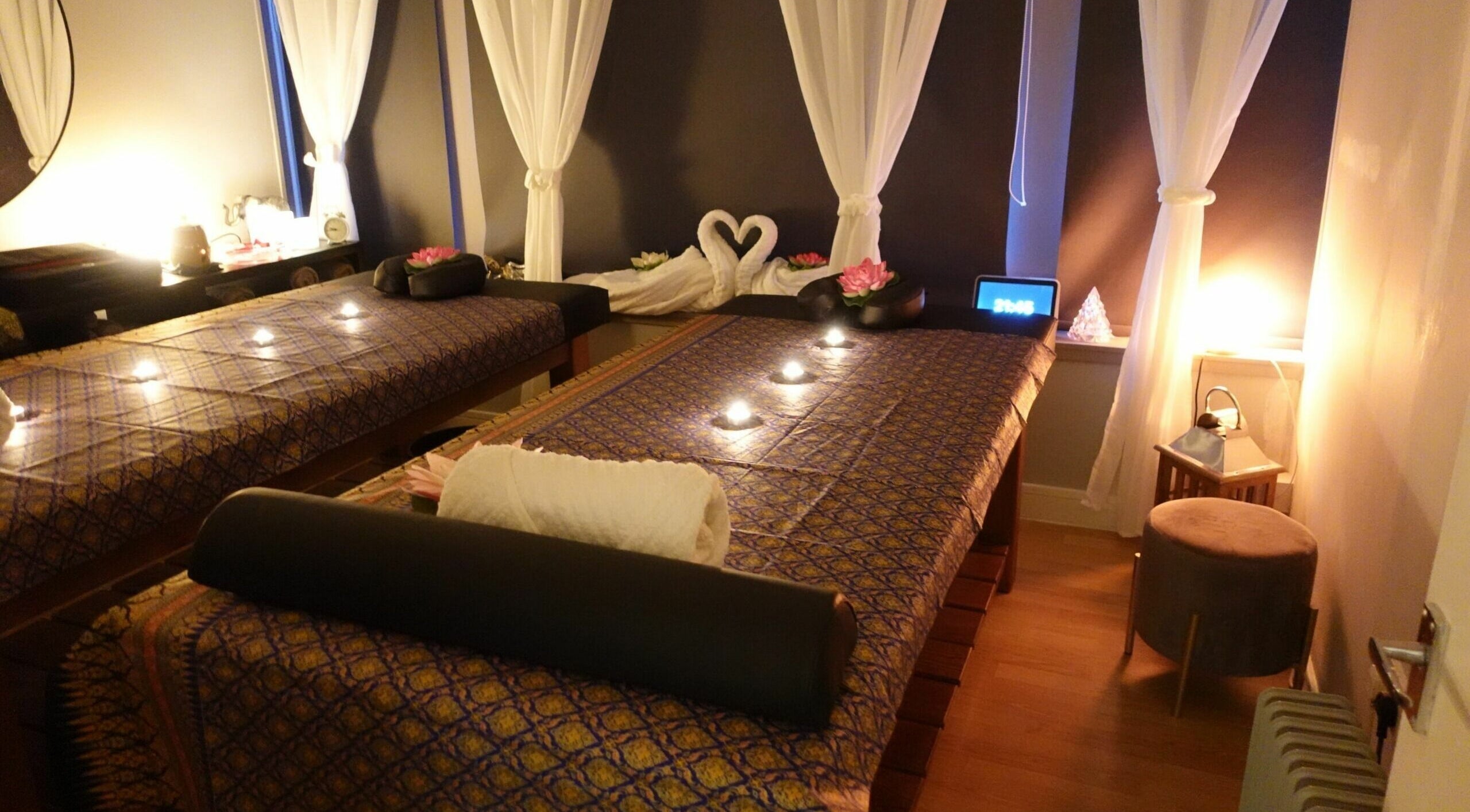 Serene massage room at Kaliya Thai Massage, Dunfermline, Scotland, GB with cozy ambiance and soft lighting.