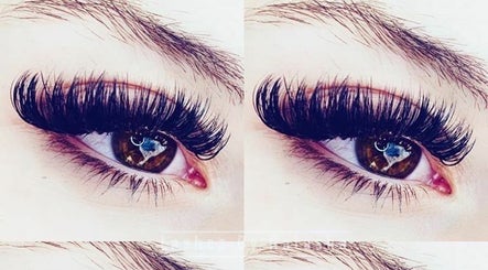 Pretty Little Lashes image 2