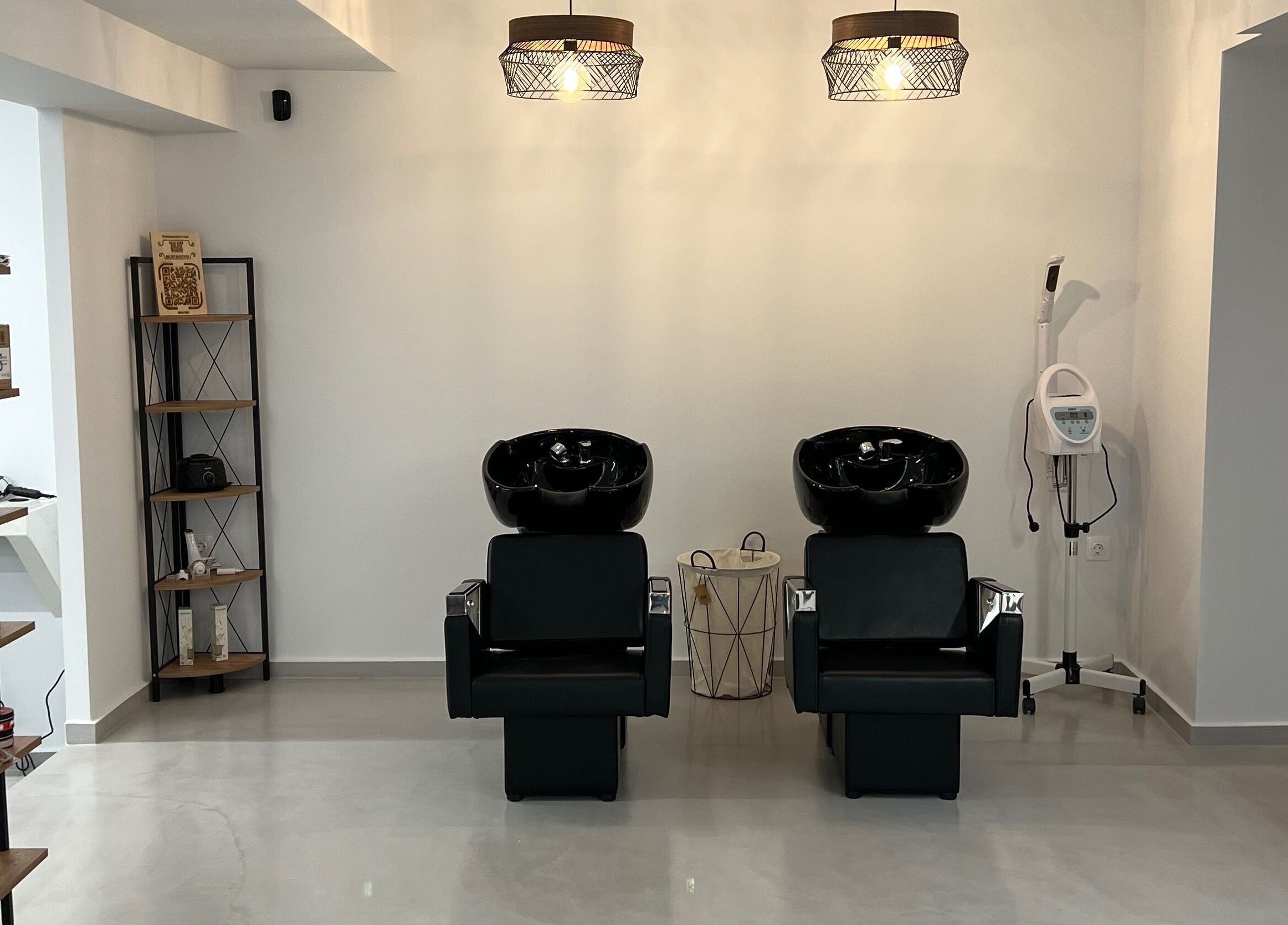 Κομψή και σύγχρονη λεκάνη λουξ στο Diamantopoulos Barbershop- Ilion, Ίλιον, GR.