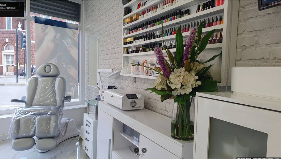Pretty Nails & Foot Clinic image 1