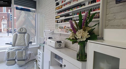 Pretty Nails & Foot Clinic