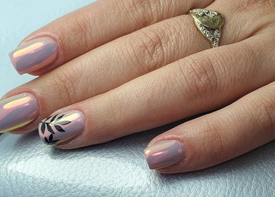 Shimmering nails with leaf design at Pretty Nails & Foot Clinic, Loughborough, England, GB.
