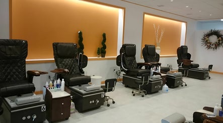 Lavish Nails & Spa imaginea 2