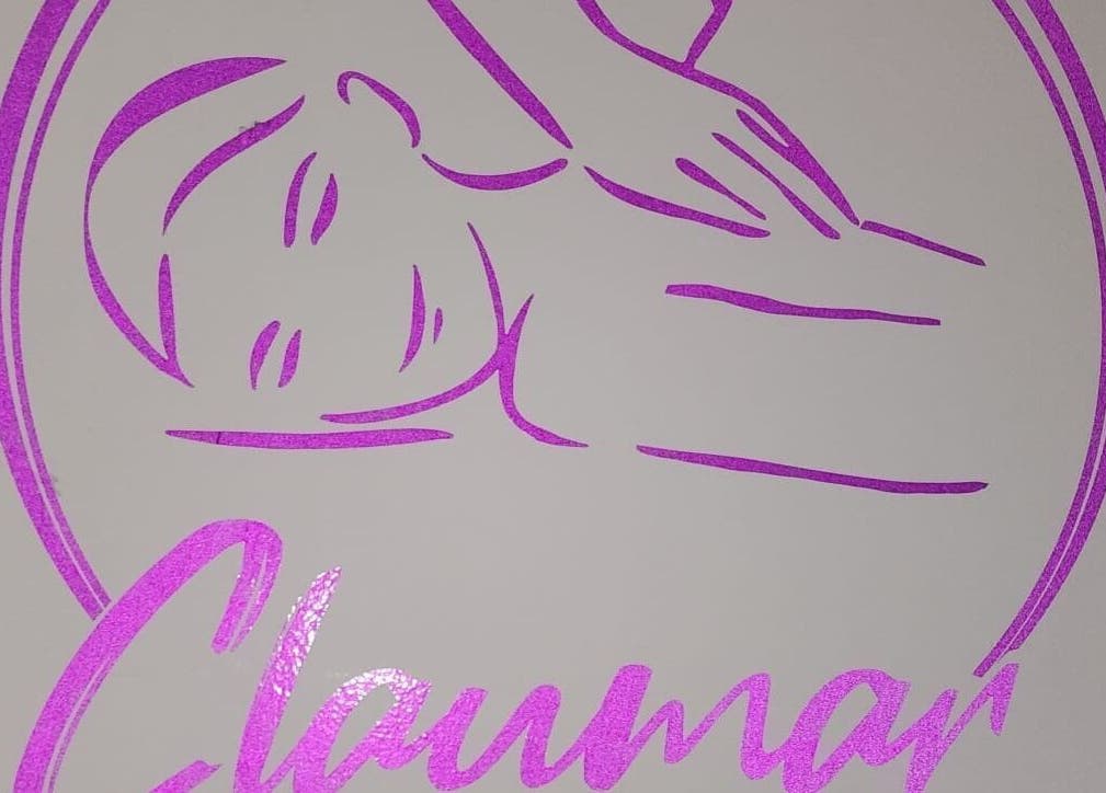 Logotipo de Claumar Nails Spa en La Dorada, Caldas, BR. Diseño en tono púrpura elegante y moderno.